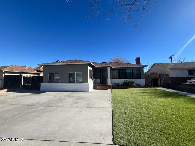 property at 44514 Lowtree Ave