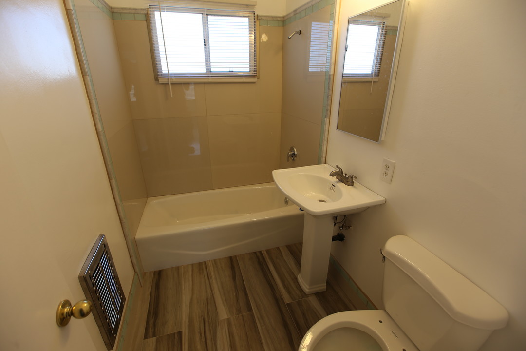 819 Glenway Dr in Inglewood, CA - Building Photo