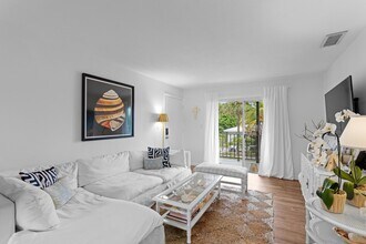 3613 Washington Rd in West Palm Beach, FL - Building Photo - Building Photo