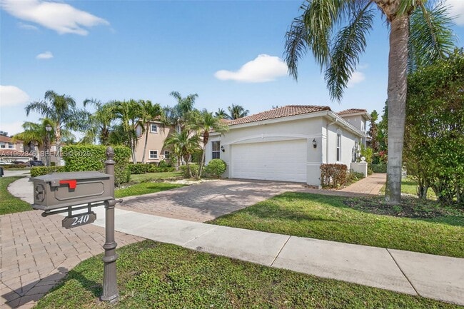 240 Isle Verde Way in Palm Beach Gardens, FL - Building Photo - Building Photo