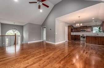 4766 Lakecrest Dr in Shawnee, KS - Building Photo - Building Photo