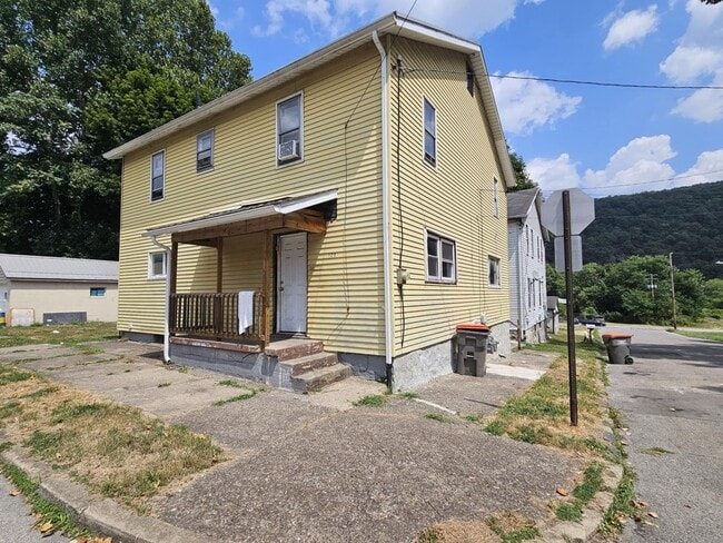 property at 118 15th St