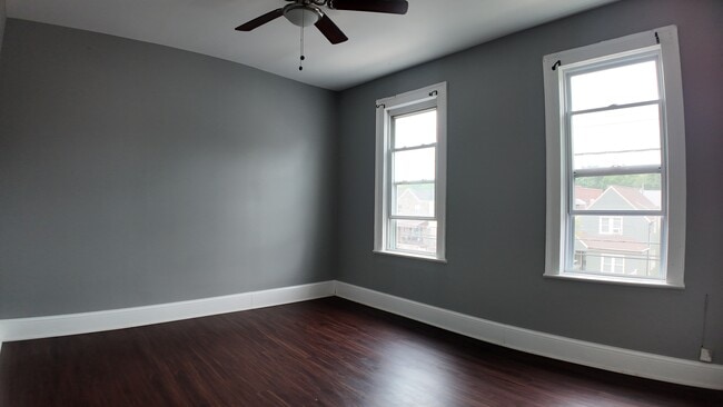 2732 Fish Ave, Unit 2 in Bronx, NY - Building Photo - Building Photo