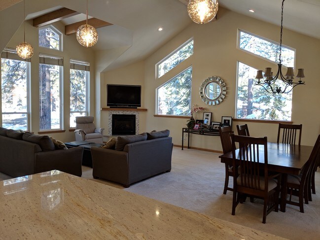 105 Village Blvd in Incline Village, NV - Building Photo - Building Photo