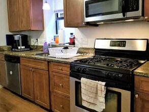 64 Louis Prang St, Unit 2 in Boston, MA - Foto de edificio - Building Photo
