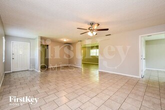 656 Canal Dr in North Fort Myers, FL - Building Photo - Building Photo