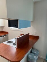 9117 Newhall Dr, Unit 11 in Sacramento, CA - Foto de edificio - Building Photo