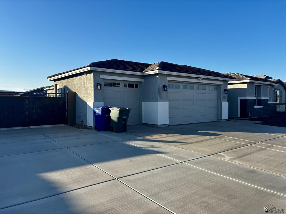 7615 E 36th Pl in Yuma, AZ - Building Photo