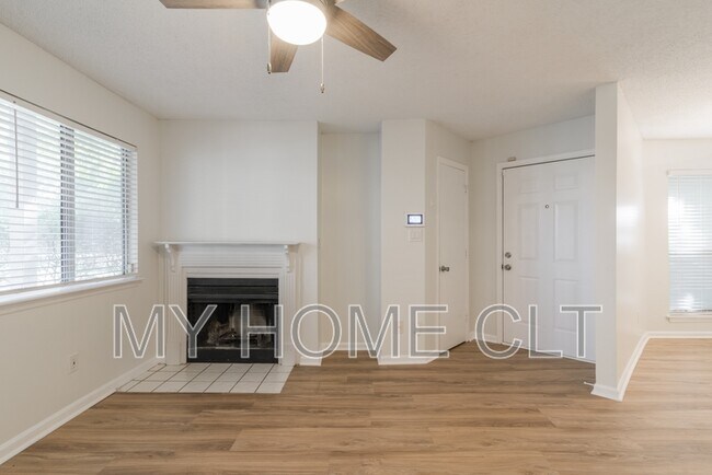 2539 Stockbridge Dr in Charlotte, NC - Building Photo - Building Photo