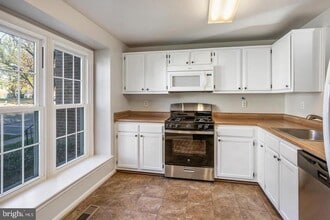 14569 Truro Parish Ct in Centreville, VA - Building Photo - Building Photo