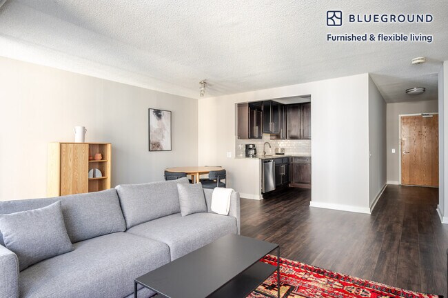 77 W Huron St in Chicago, IL - Building Photo - Building Photo