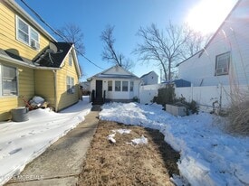 38-40-40 Johnson Ln in Keansburg, NJ - Building Photo