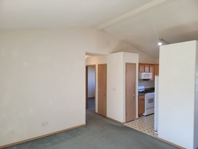 8601 E Bull Pine Ln in Spokane, WA - Building Photo - Building Photo