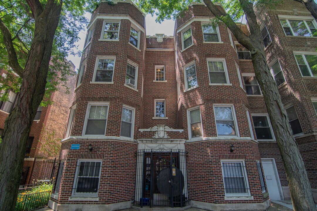 7648 N Greenview Ave in Chicago, IL - Building Photo