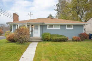 6028 N Lincoln St in Spokane, WA - Building Photo