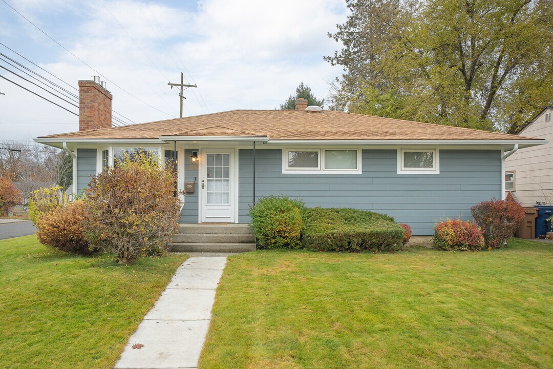 6028 N Lincoln St in Spokane, WA - Foto de edificio