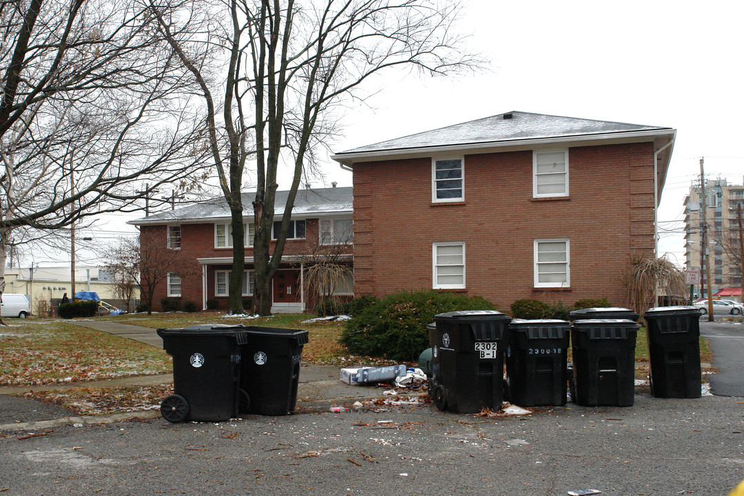 2300 Terrier Ct in Louisville, KY - Building Photo