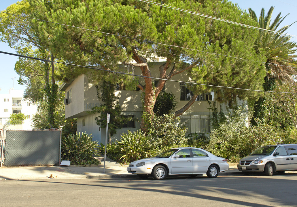 1610 N Fuller Ave in Los Angeles, CA - Building Photo