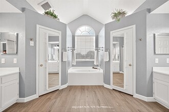 14015 Wheatbridge Dr in Houston, TX - Building Photo - Building Photo