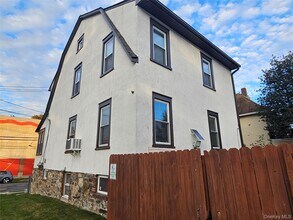 156 Beechwood Ave in New Rochelle, NY - Building Photo - Building Photo