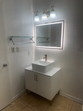 7115 Etiwanda Ave in Los Angeles, CA - Building Photo - Building Photo