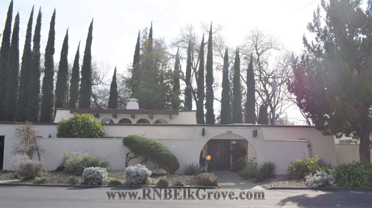 1160 Silver Lake Dr in Sacramento, CA - Building Photo