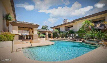 3235 E Camelback Rd in Phoenix, AZ - Building Photo - Building Photo