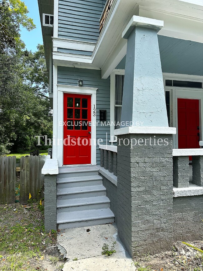 123 W 6th St in Jacksonville, FL - Foto de edificio - Building Photo