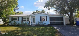1626 Grace Ave in Ft. Myers, FL - Building Photo