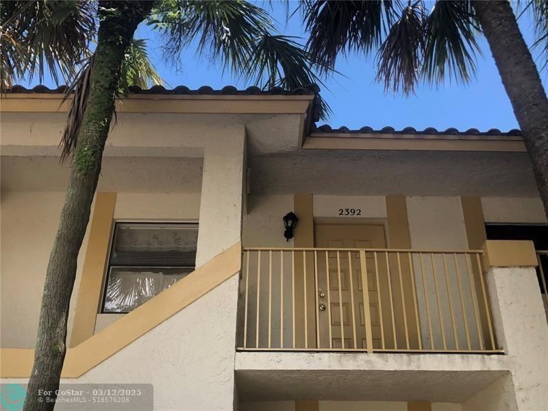 2392 Coral Springs Dr in Coral Springs, FL - Foto de edificio