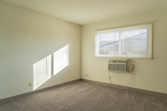 Town & Country Apartments in Urbana, IL - Foto de edificio - Building Photo