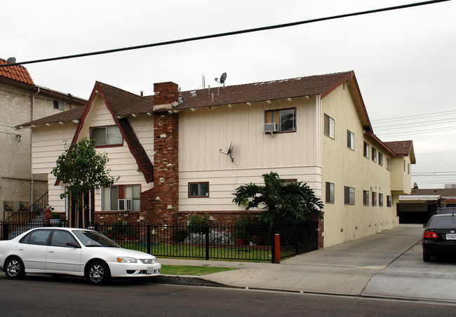 11703 Gale Ave in Hawthorne, CA - Building Photo - Building Photo