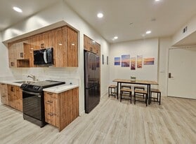 The Coronado in Silver Lake, CA - Building Photo