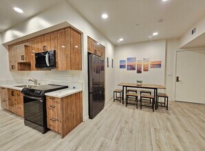 The Coronado in Silver Lake, CA - Building Photo - Building Photo