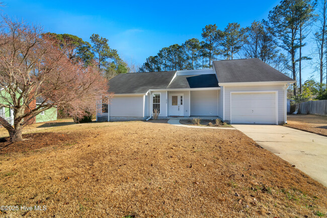 2028 Hunters Ridge Dr in Jacksonville, NC - Building Photo - Building Photo