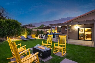 1289 E Caleta Way in Palm Springs, CA - Building Photo - Building Photo