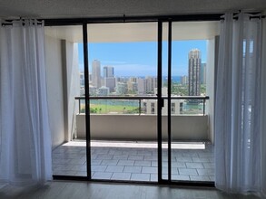 2100 Date St, Unit 2204 in Honolulu, HI - Foto de edificio - Building Photo