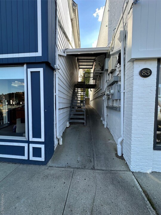 83 Lake St in Harrison, NY - Building Photo