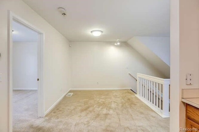 827 Seville Row, Unit 827 in Detroit, MI - Building Photo - Building Photo