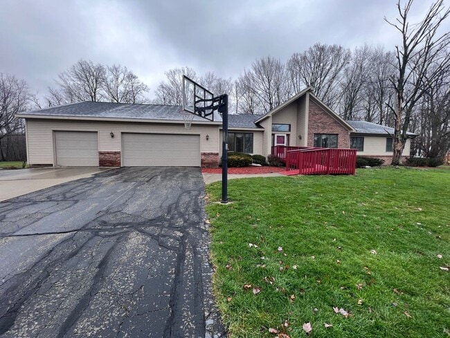 property at 486 Ashton Ct SE