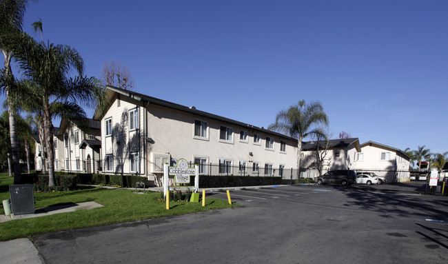 Cobblestone Village in Escondido, CA - Foto de edificio - Building Photo