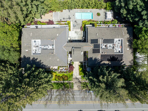 150 Alma St in Menlo Park, CA - Foto de edificio - Building Photo