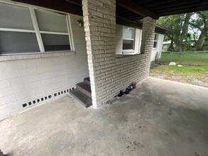 2854 Rogero Rd in Jacksonville, FL - Building Photo - Building Photo