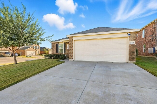 10101 Newtown Dr in Crowley, TX - Building Photo - Building Photo