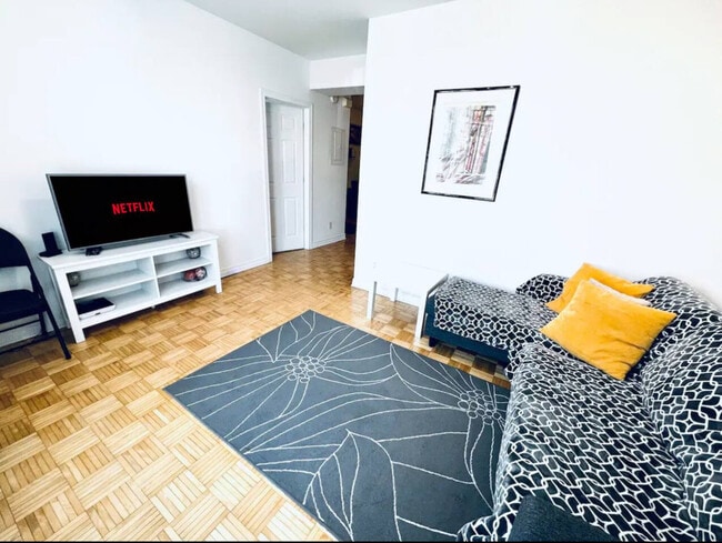 property at 4848 Rue Sainte-Catherine E