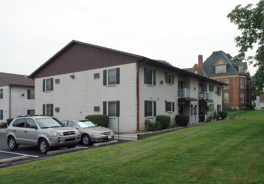 162 Green St in Emmaus, PA - Foto de edificio