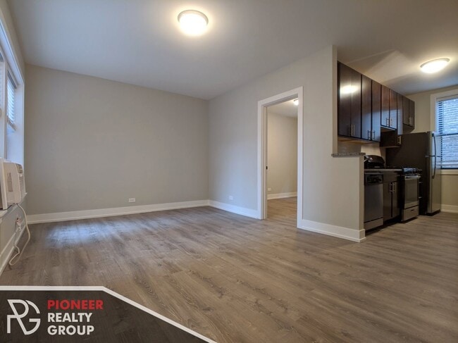 711 W Brompton Ave, Unit 705-19 in Chicago, IL - Building Photo - Building Photo