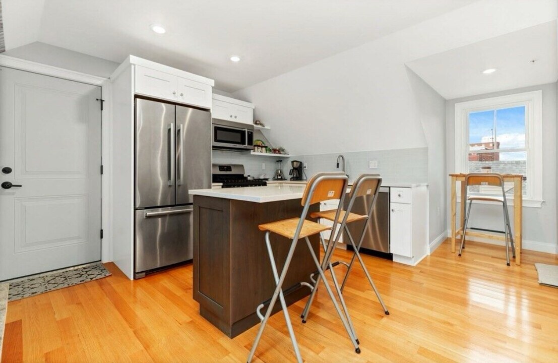 25 Chilcott Pl, Unit 3 in Boston, MA - Building Photo