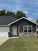 919-921 W Stewart St in Bolivar, MO - Building Photo