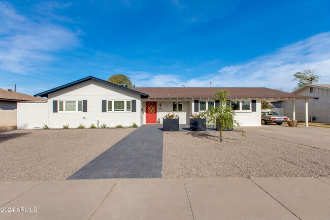 property at 5110 E Verde Ln
